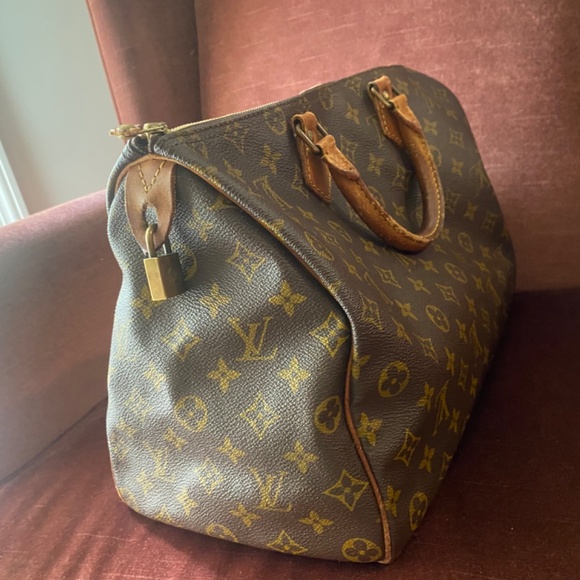 Authentic Louis Vuitton Speedy Bag - Picture 3 of 12